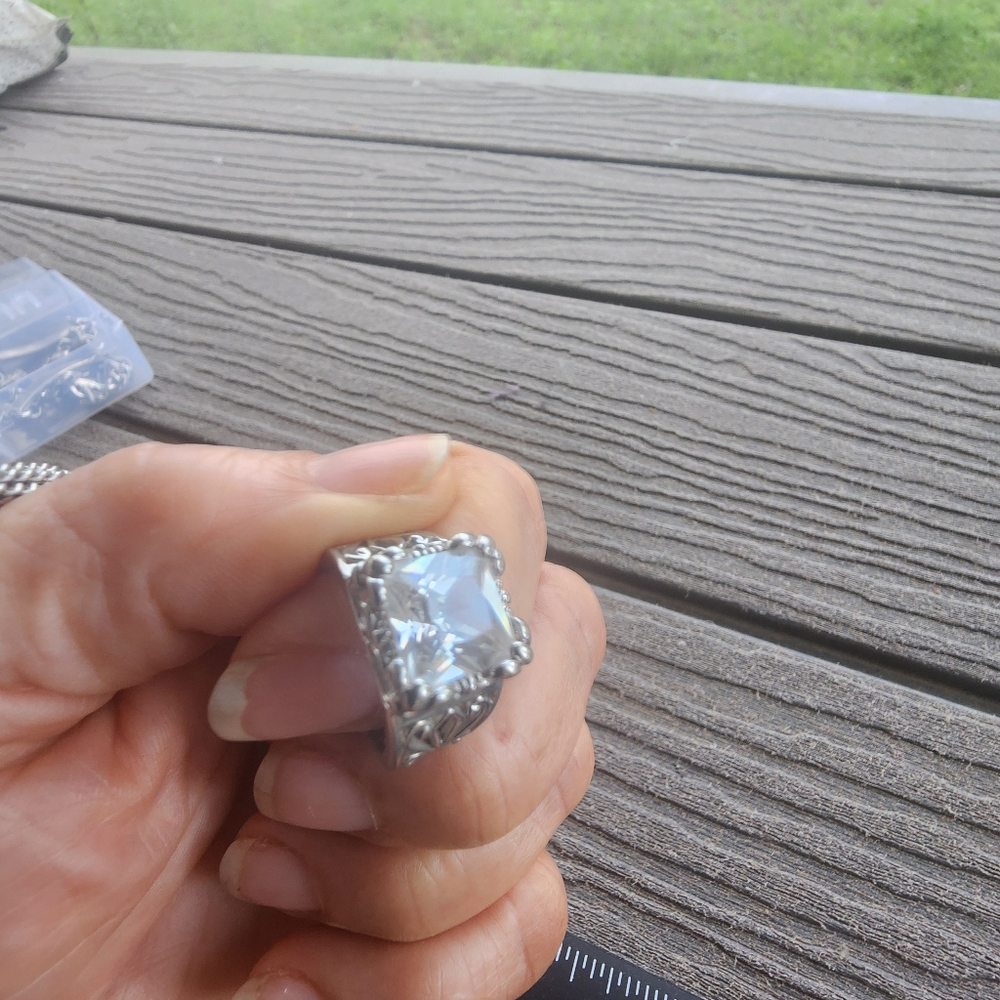 Elegant Silpada Up Town Ring with Clear Gemstone - Picture 6 of 8